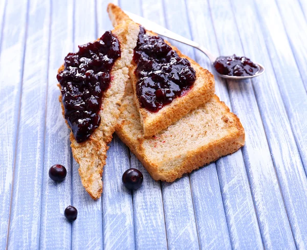 Delicious toast with jam on table close-up — Stock Photo, Image