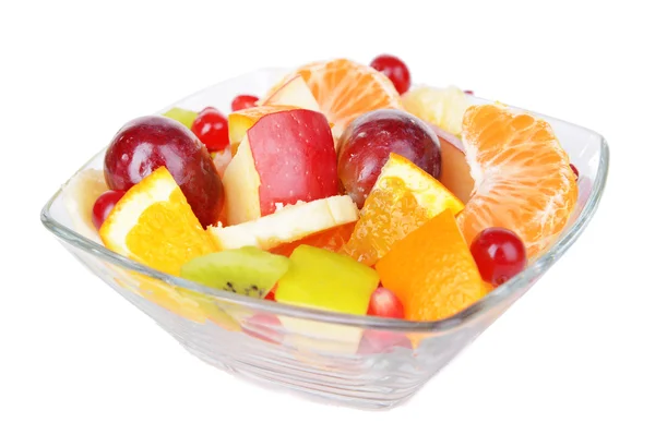 Frutas dulces frescas en tazón aislado en blanco — Foto de Stock