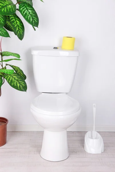 Vit WC-skål i badrum — Stockfoto