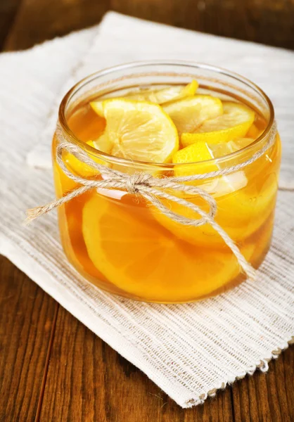 Sabrosa mermelada de limón en primer plano de la mesa — Foto de Stock