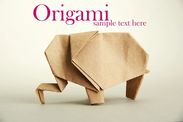 Origami Elefant, auf grauem Hintergrund — Stockfoto