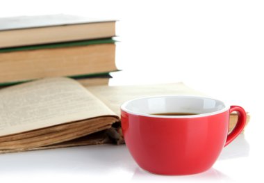 fincan kahve ve üzerinde beyaz izole kitap