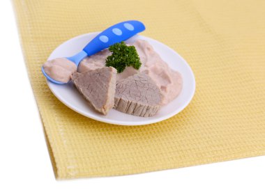 Et hamur bebek, üzerinde beyaz izole renkli peçete üzerinde plaka üzerinde besleme için