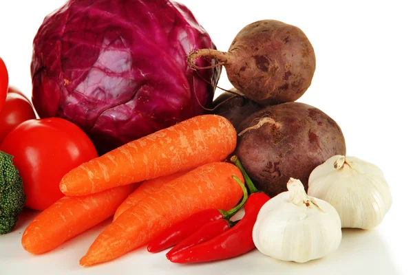 Zusammensetzung verschiedener Gemüse isoliert auf weiß — Stockfoto