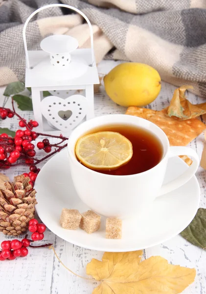 Tazza di tè con limone da vicino — Foto Stock