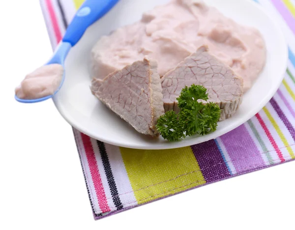 Pâte de viande pour nourrissons, sur assiette, sur serviette de couleur, isolée sur blanc — Photo