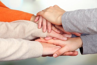 parlak zemin üzerine el