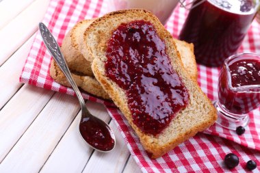 enfes tost reçelli üzerinde tablo yakın çekim