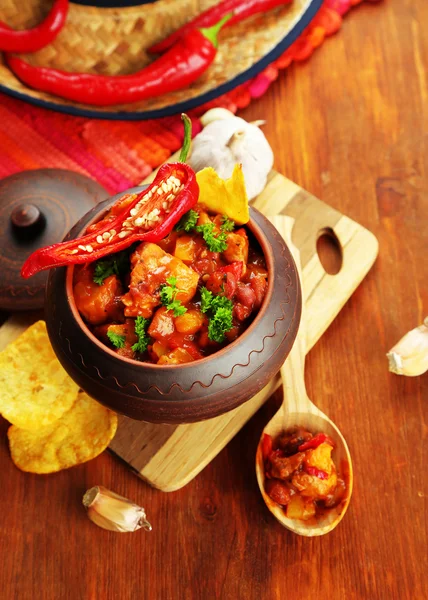 Chili Corn Carne - traditional mexican food, in pot, on napkin, on wooden background — Stock Photo, Image