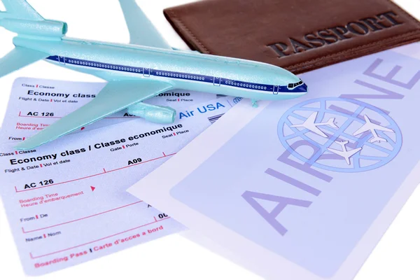 クローズ アップのパスポートと航空券 — ストック写真