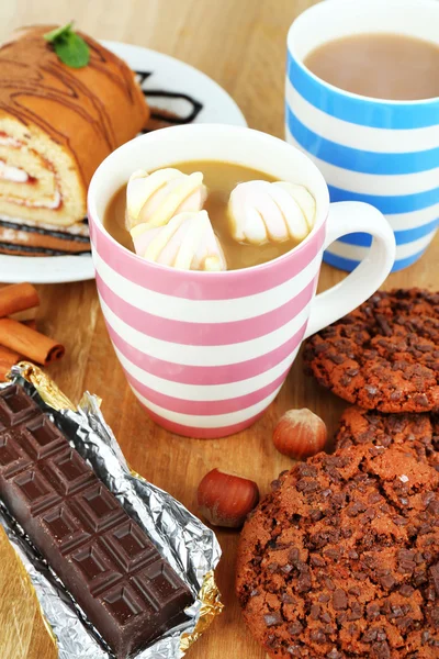 Cup of cappuccino and sweets close up — Stock Photo, Image