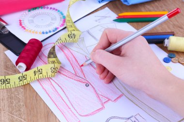 Moda Tasarımcısı kapatın