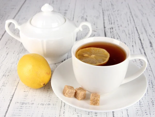 レモンとお茶のカップをクローズ アップ — ストック写真