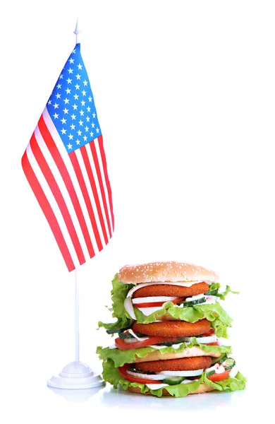 Samenstelling met enorme hamburger en vlag, geïsoleerd op wit — Stockfoto