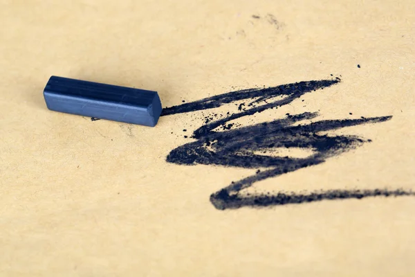 Μαύρο σχεδίασης κάρβουνο σε χαρτί — Φωτογραφία Αρχείου