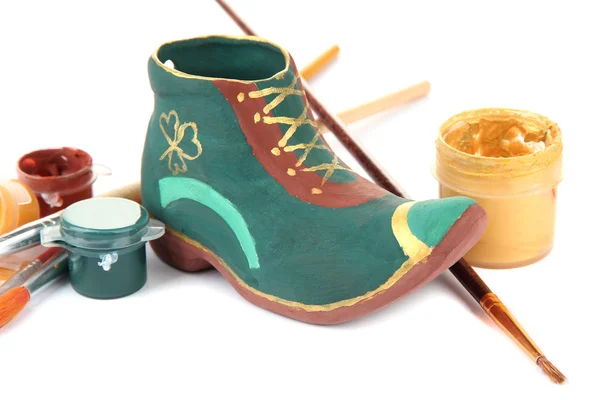 Hand made ceramic saint patricks day boot and color paints isolated on white — Stock Photo, Image