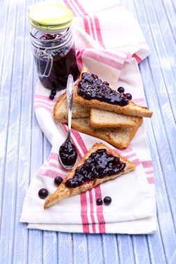 enfes tost reçelli üzerinde tablo yakın çekim