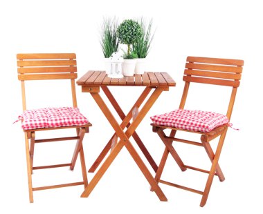 Bahçe sandalye ve masa üstüne beyaz izole