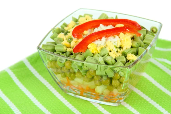 Ensalada sabrosa con verduras frescas, aisladas en blanco — Foto de Stock