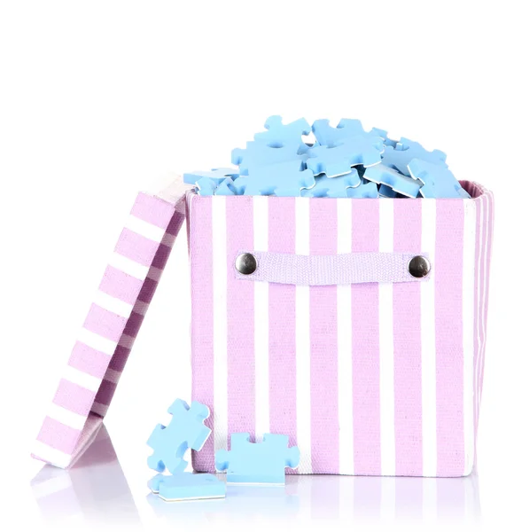 Textiel doos met puzzels, geïsoleerd op wit — Stockfoto