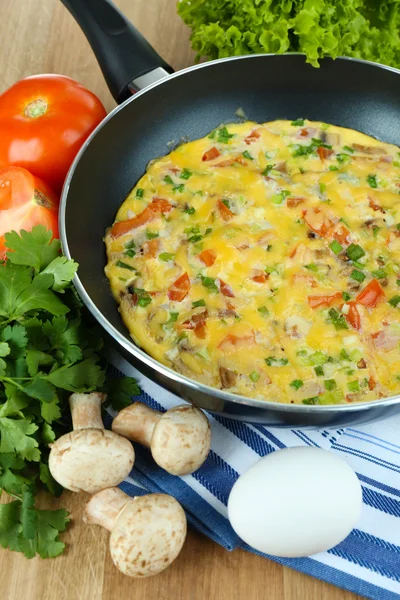 Omelet met paddestoelen close-up — Stockfoto