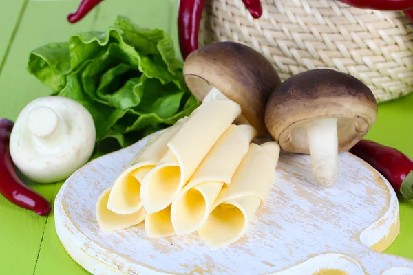 Cream cheese with vegetables and greens on wooden table close-up — Stock Photo, Image