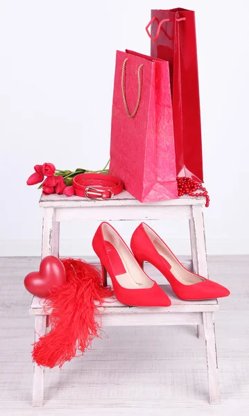 Hermosos accesorios femeninos rojos — Foto de Stock