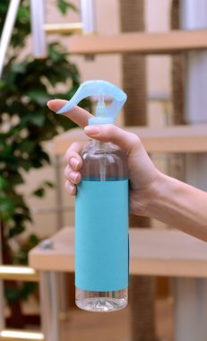 toz boya spreyi el yakın çekim