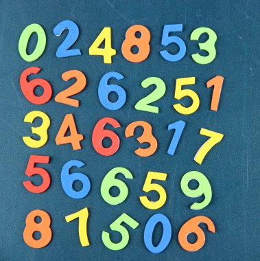 okul Danışma arka plan üzerinde renkli numaralar