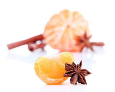 Olgun tatlı Kızıl ve beyaz izole baharat