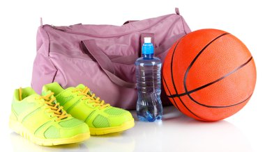 spor çantası ile üzerine beyaz izole spor malzemeleri