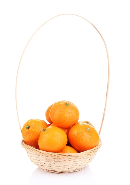 Ripe sweet tangerines in wicker basket, isolated on white — Stock Photo, Image