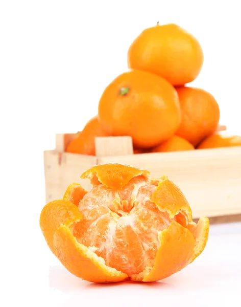 Ripe sweet tangerines in wooden box, isolated on white — Stock Photo, Image