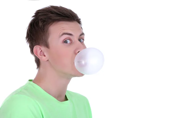 Joven hombre soplando burbuja de goma de mascar aislado en blanco —  Fotos de Stock