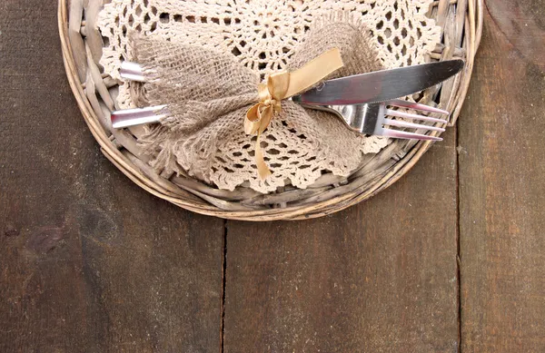 Lepel en vork op houten tafel — Stockfoto