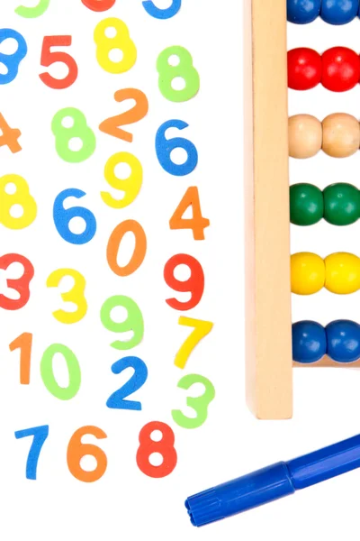 Renkli numaralar, işaretleri ve üzerinde beyaz izole abacus — Stok fotoğraf