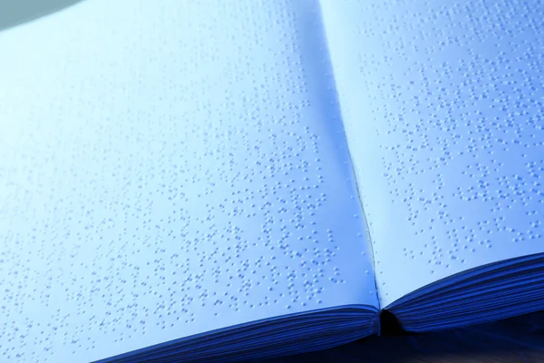 Livre écrit en alphabet braille pour aveugles — Photo