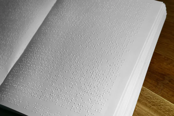 Το βιβλίο γράφτηκε στο αλφάβητο braille για τυφλούς — Φωτογραφία Αρχείου