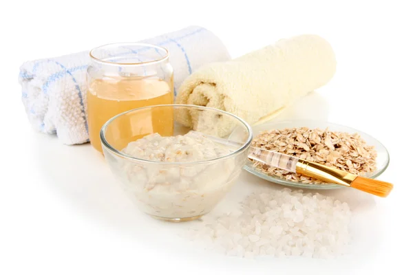 自制面膜用燕麦和蜂蜜，孤立的白色衬底上 — 图库照片