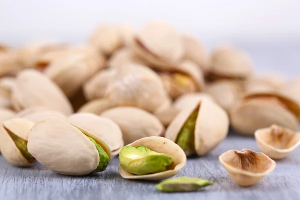 Pistazienkerne auf dem Tisch aus nächster Nähe — Stockfoto