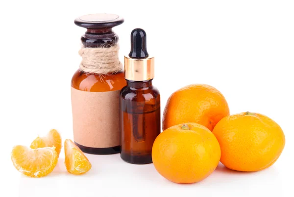 Tangerine essential oil and tangerines, isolated on white — Stock Photo, Image