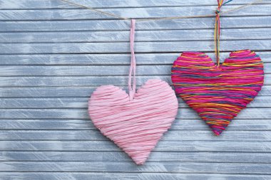 ahşap zemin üzerinde dekoratif Kalpler