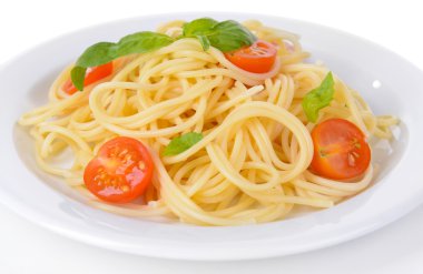 leziz spagetti domates üzerinde plaka yakın çekim