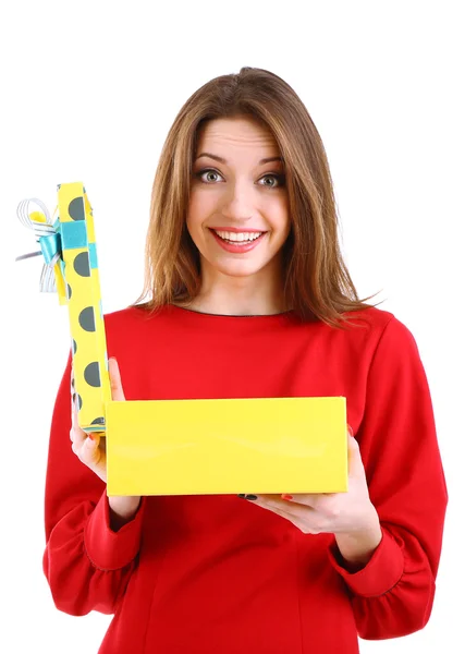 Atractiva mujer con caja de regalo, aislada en blanco — Foto de Stock