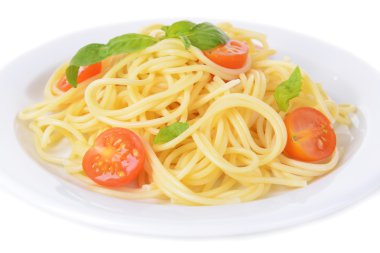 leziz spagetti domates üzerinde plaka yakın çekim