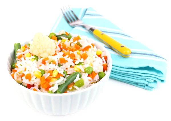 Riz cuit avec des légumes isolés sur blanc — Photo