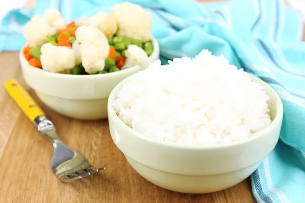 Cooked rice with vegetables on wooden table close up — Stock Photo, Image