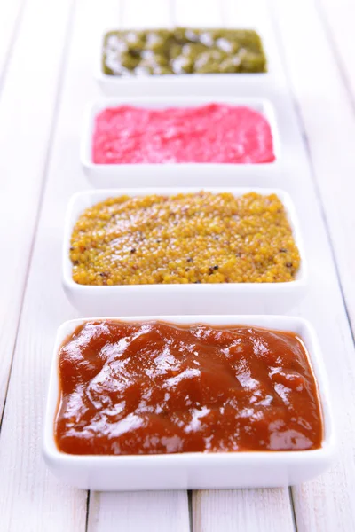 Varias salsas en primer plano de la mesa —  Fotos de Stock