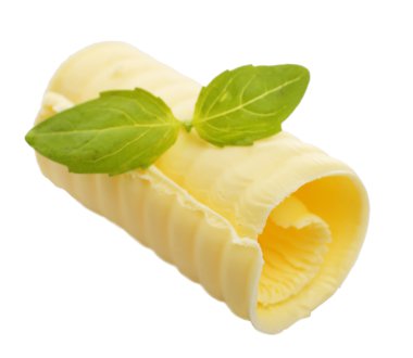taze tereyağı üzerine beyaz izole Fesleğenli cURL
