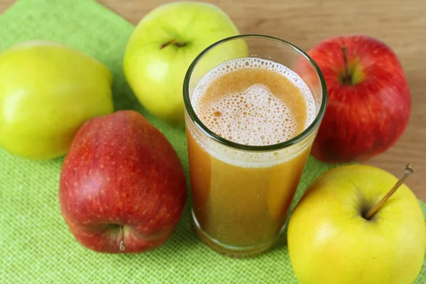 Healthy fresh juice of apples close up — Stock Photo, Image